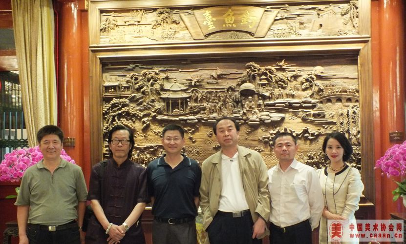 2012��5��16�����磬�ڵ���̨������9��¥��ֱ�����쵼�ͺ�����˾��Ա������ǰ��ף��