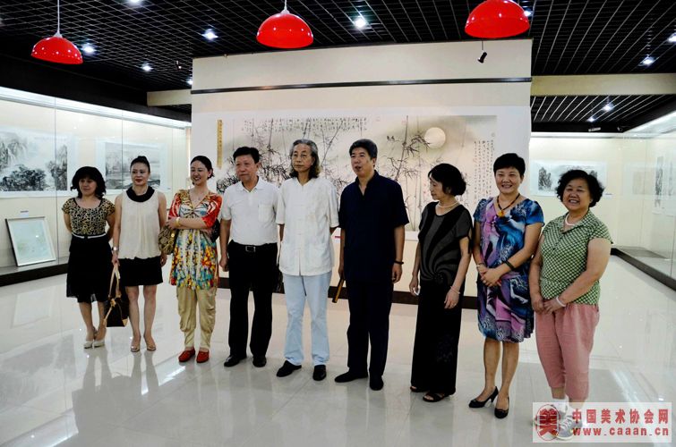 ���ˡ�����ȡ����ʯ���˲ιۻ�չ