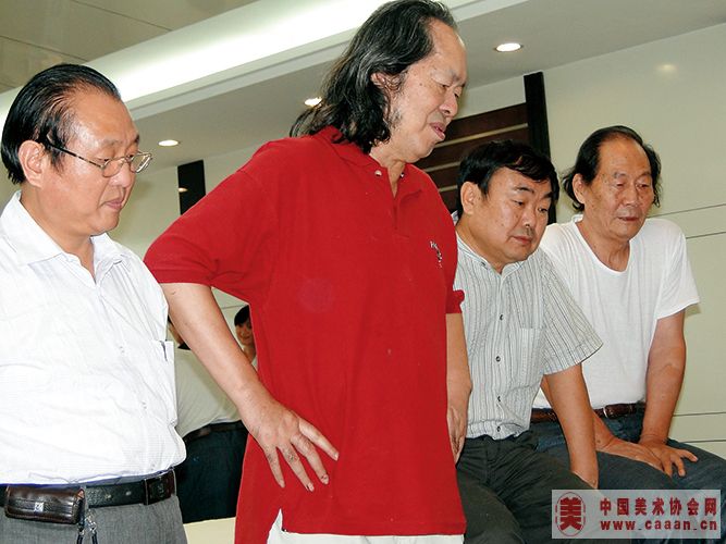 �뽨����һ�����й��������񻭼ҳ��ع����������������û������������Ҷ�������������ʯ������һ��