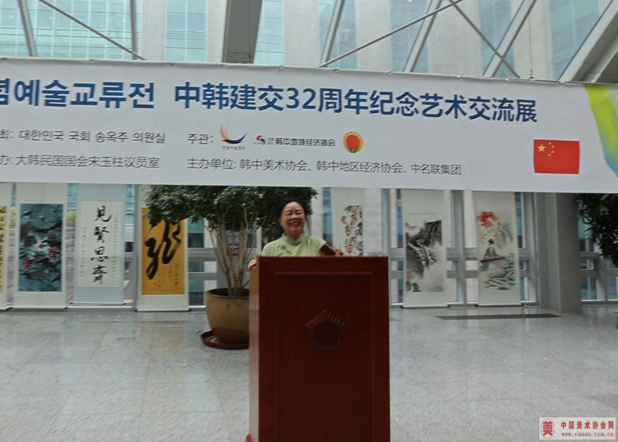 ���Һ������к�����32������������չ��Ļʽ�Ϸ���